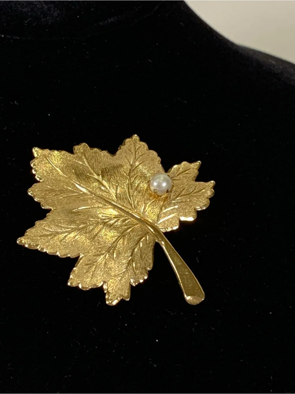 Vintage Sarah Coventry Gold Tone Leaf Brooch Faux Pearl